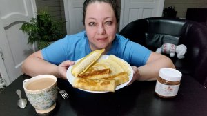 Мукбанг Блинчики с ветчиной и сыром и нутеллой) Ем и болтаю на камеру!