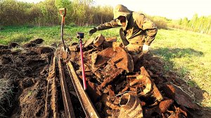 Офигеть!!! С виду обычная насыпь, но это сбросы! Коп металлолома прибор нашёл всё.