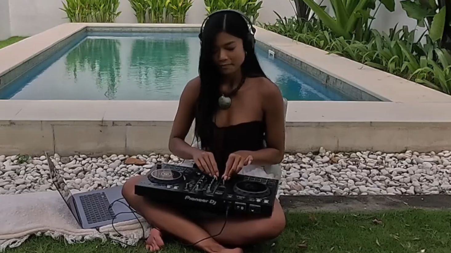 normakomala - deep house good mood смотреть онлайн