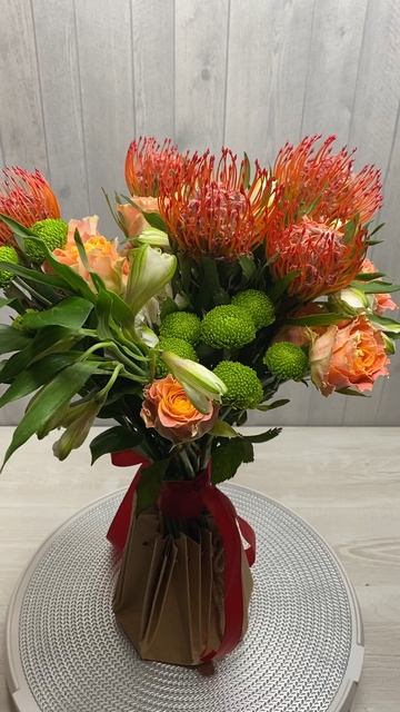 Букет из леукоспермума и роз смотреть онлайн