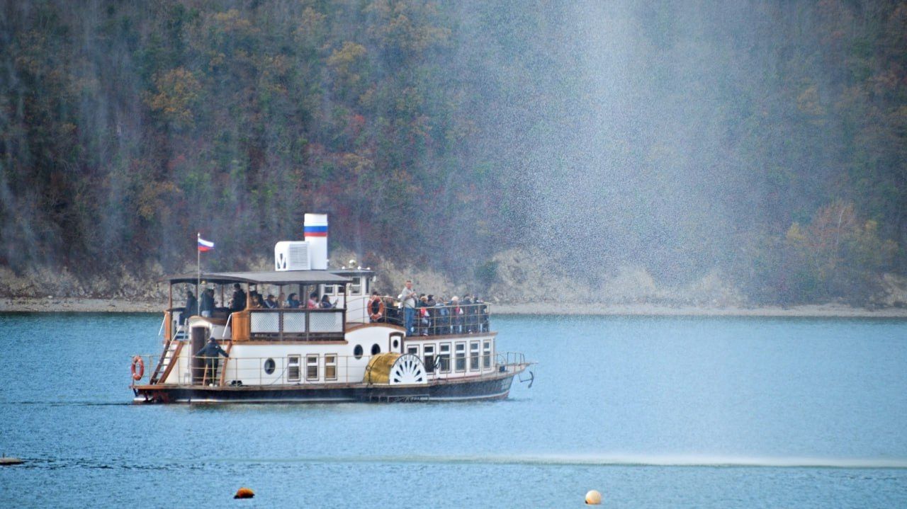 Тёплый осенний день в Абрау-Дюрсо смотреть онлайн