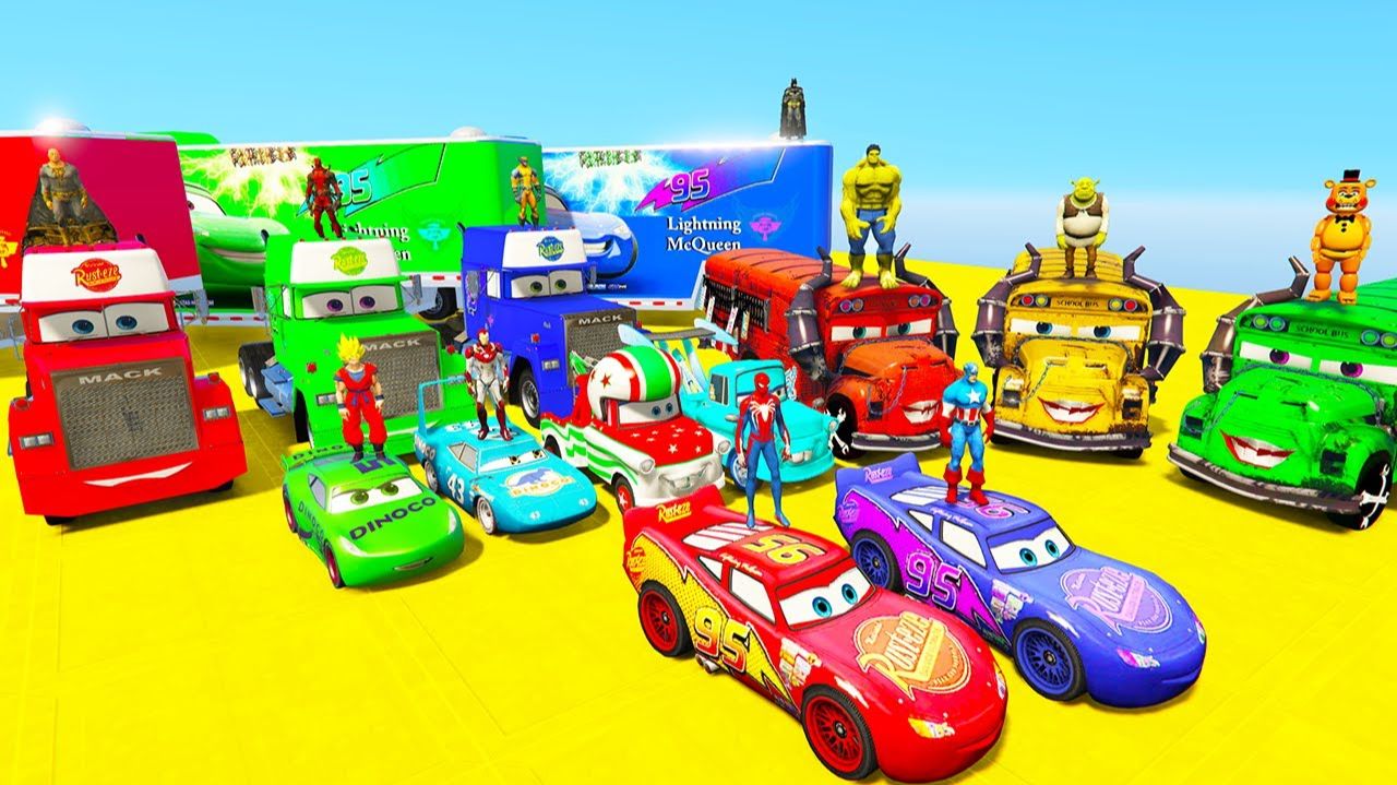 ЧЕЛОВЕК-ПАУК и Маккуин многорамповый челлендж герои машины самолёты и лодки супер гонки на машинах