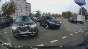 Быдло-папы на бэхах и лексусах учат своих деток как надо ездить.