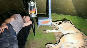 Кемпинг в палатке под проливным дождем. Готовлю еду в палатке. Поход в лес. Бушкрафт