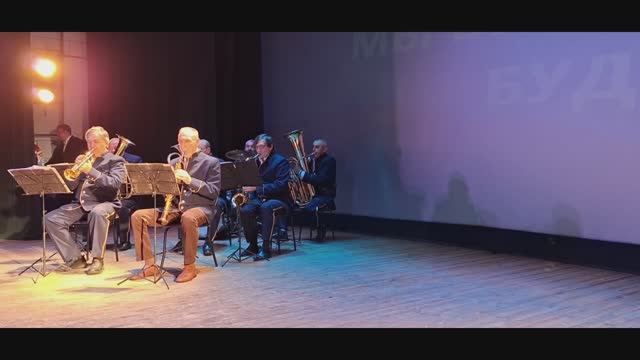 "Народный самодеятельный коллектив" духовой оркестр Тогучинского КДЦ - Осенние листья смотреть онлайн