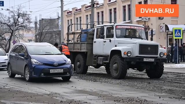 Ремонт трамвайных путей осложнил проезд в центре Хабаровска смотреть онлайн