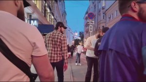 Москва ночью жизнь города туристы огни и прогулка по центру 🌟🚶♂️