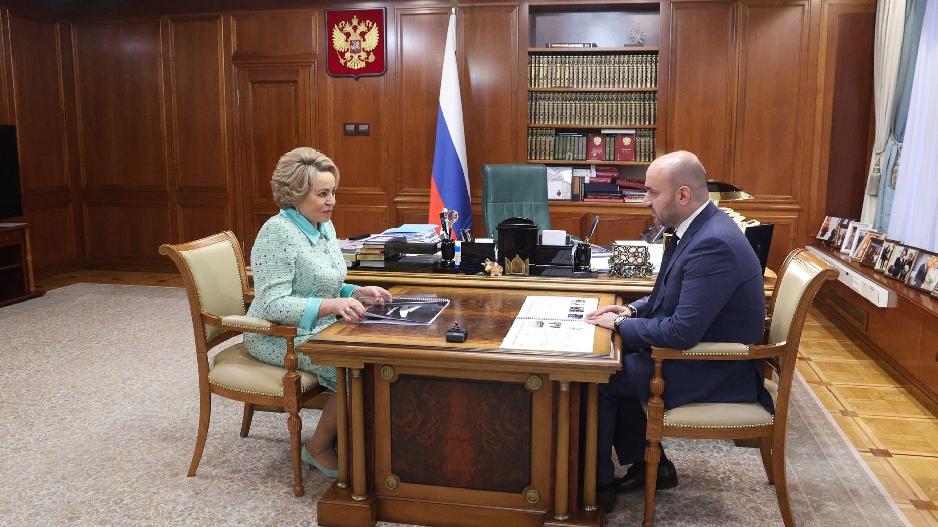 Валентина Матвиенко провела встречу с губернатором Самарской области Вячеславом Федорищевым смотреть онлайн