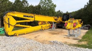 Экскаватор Komatsu с большим вылетом для сноса зданий