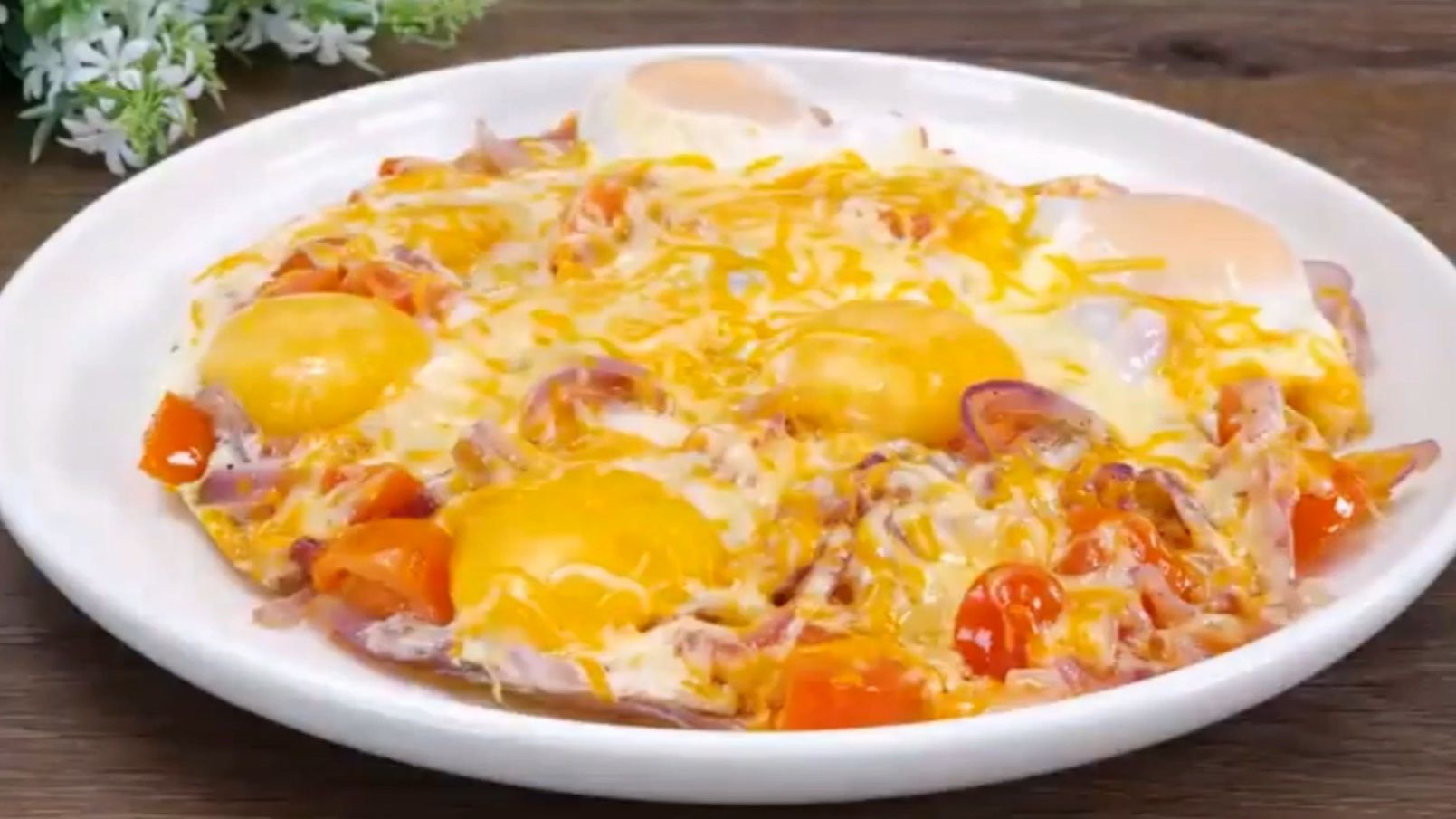 Яйца с луком | Яичница с помидорами | Яичница с сыром смотреть онлайн