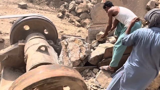 Камнедробилка. Пакистан