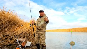 Рыбалка на реке, вся рыба в русле.