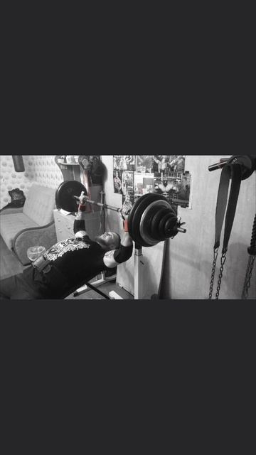 Жим лёжа на наклонной скамье 137.5 кг. (Shorts)