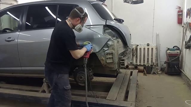 Nissan Tiida рихтовка крыла и двери багажника. смотреть онлайн