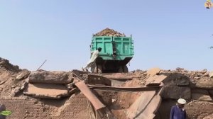 Строительство, дробление щебёнки