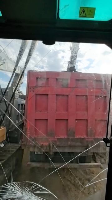 Плотная парковка по-взрослому #трактор #экскаватор #грузовик #truck смотреть онлайн