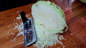 Учимся шинковать капусту спецножом. Квасим потихоньку😁👍 и т.д..