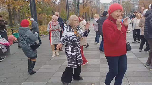 А У НАС НА ОЗЕРЕ ЛИЛИИ ЦВЕТУТ❤️ ТАНЦЫ❤️ ХАРЬКОВ 2025 смотреть онлайн