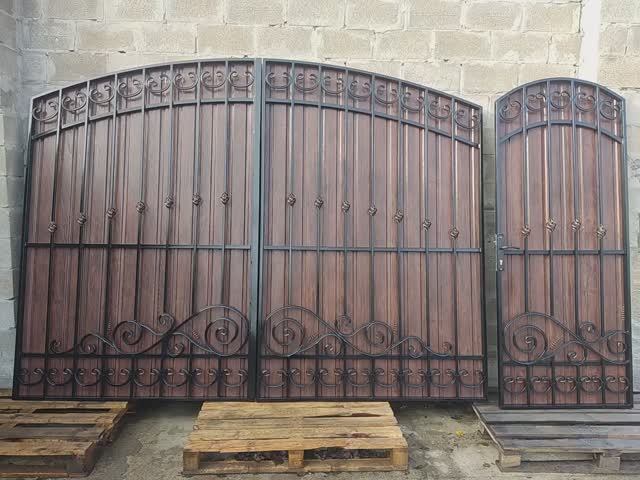 Ворота кованые зашитые профлистом M160PR Супер Эконом.mp4