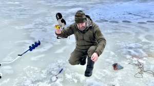 Ловлю хариус новым способом. Подледная рыбалка на севере.