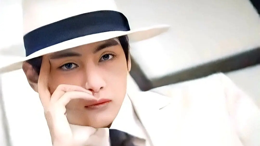 "✨Тэхён и ненависть: Как президент Южной Кореи защитит артистов? 🇰🇷❤️" смотреть онлайн