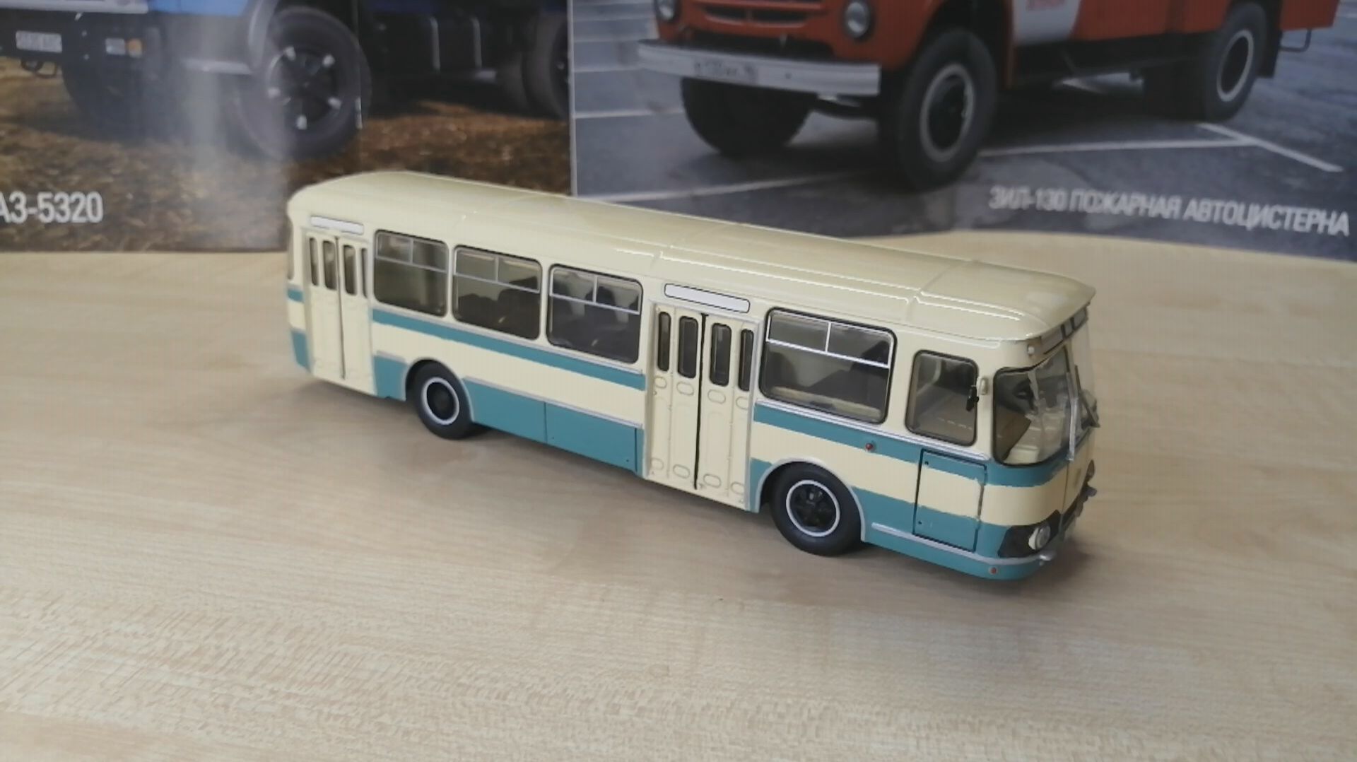 Обзор модели Лиаз-677, масштаб 1:43, "Modimio". смотреть онлайн