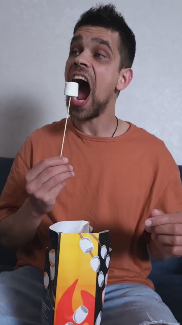 Какой Маршмеллоу получился 😹 смотреть онлайн