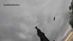 Морпехи на катере отстреливают фпв-дроны.