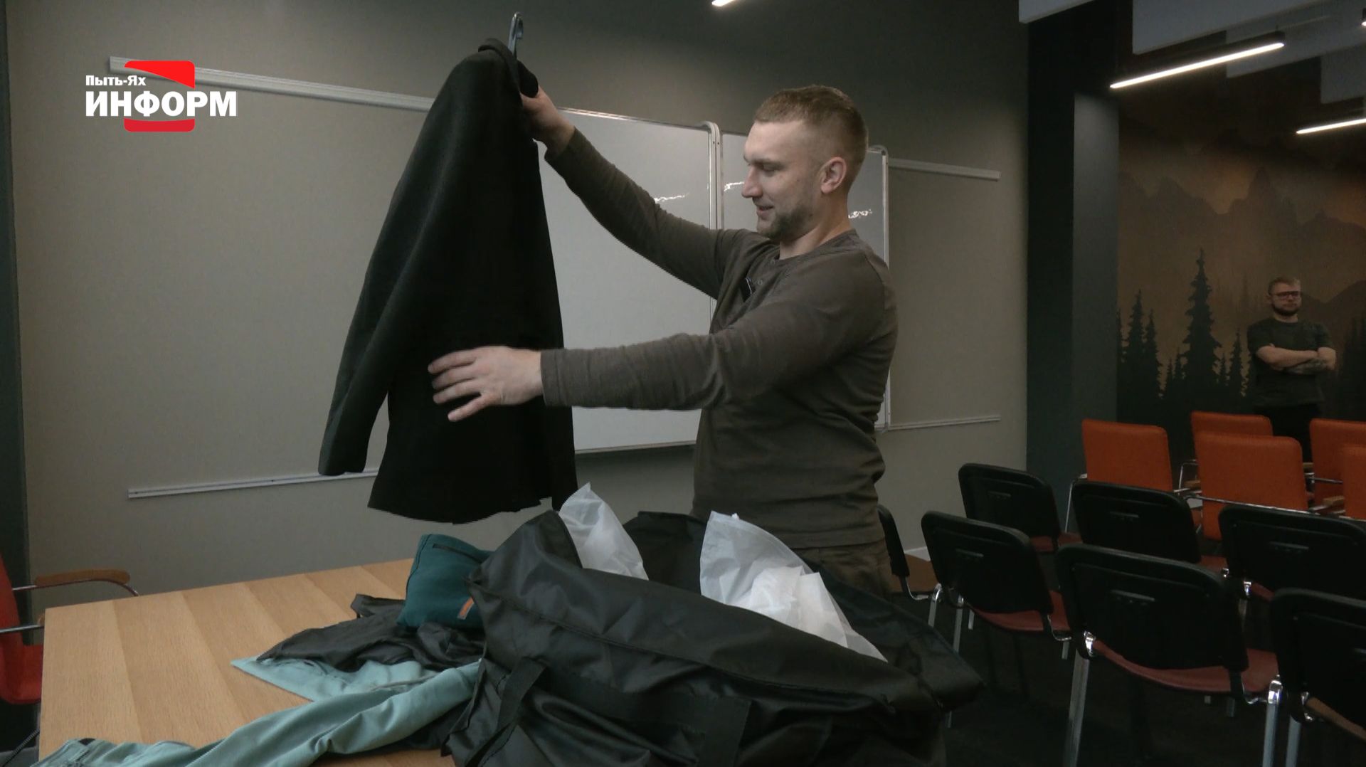 В Югре ветеранам СВО с инвалидностью передали комплекты адаптивной одежды смотреть онлайн