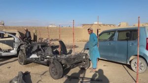 Из распила в автомобиль. Сборка, Пакистан