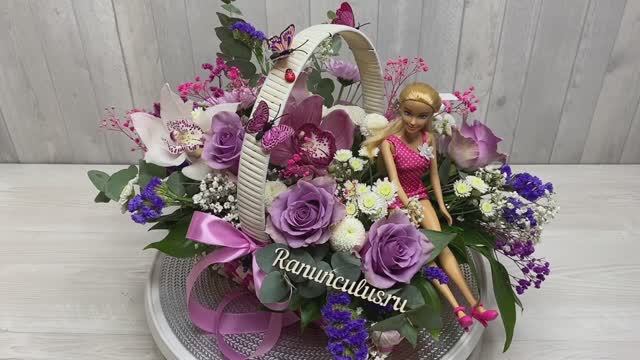 Корзина с живыми цветов для девочки смотреть онлайн