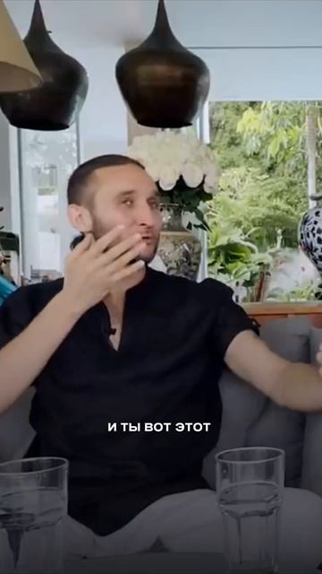 Бывает, что мысли захватывают полностью. Кажется, будто нет выхода из этого непрерывного потока. смотреть онлайн