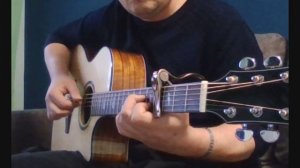 У беды глаза зелёные на гитаре.