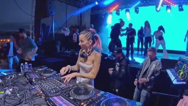 LADY WAKS — LIVE MIX (BWT OPEN AIR 2025 ROOF PLACE)