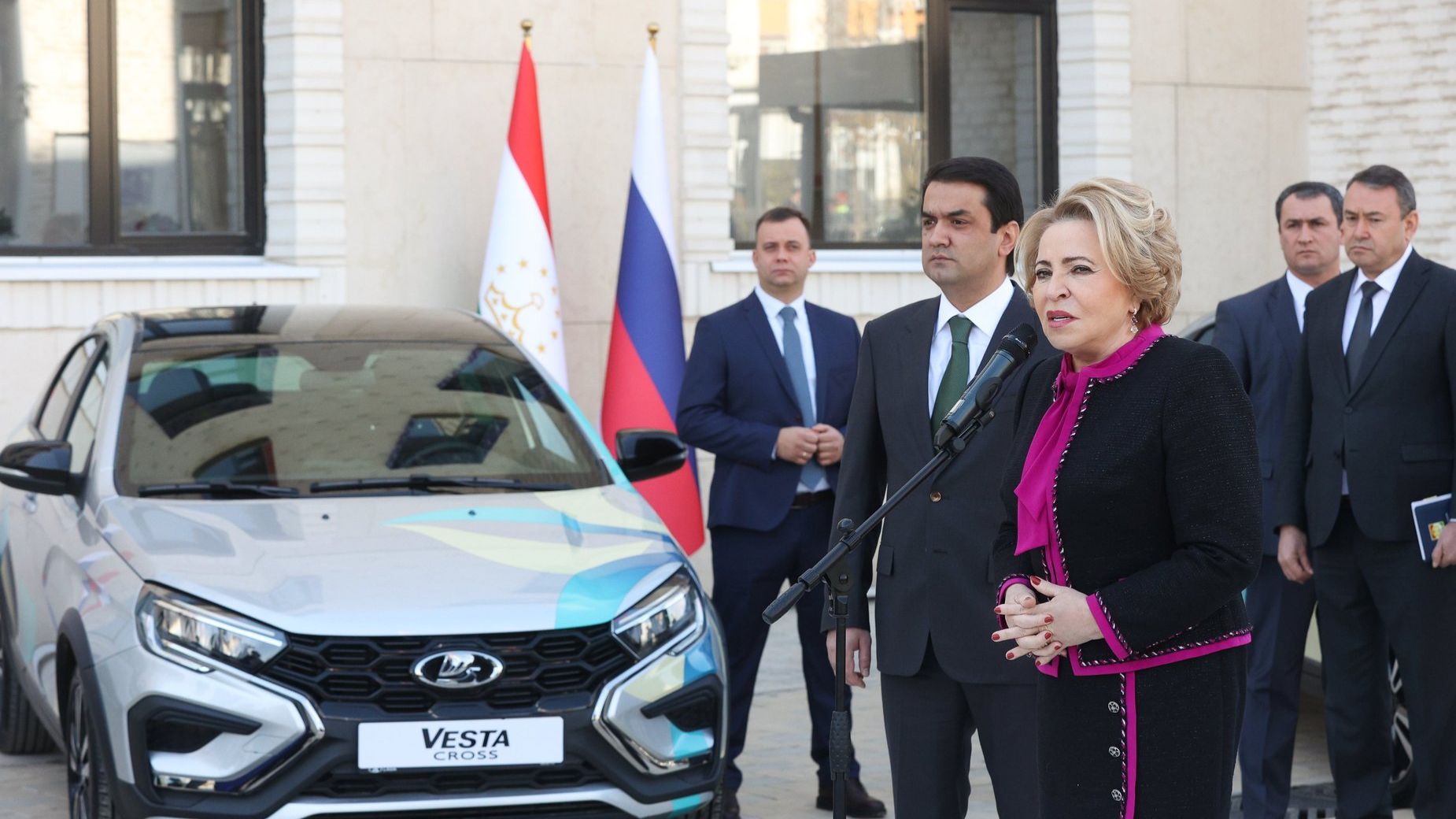 Выступление Председателя Совета Федерации Валентины Матвиенко на церемонии передачи автомобилей смотреть онлайн