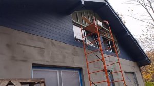 Монтируем вагонку штиль на фасад дома в Светлогорске. Тел: 8-931-603-32-19 Часть √2.