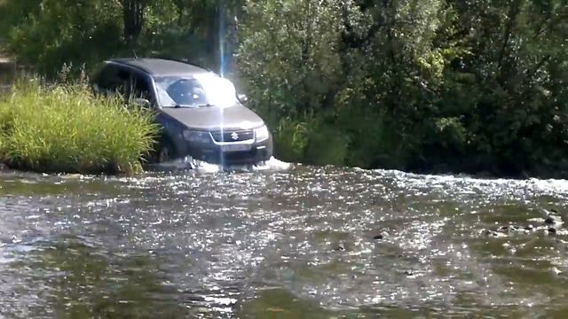 Прапор штурмует реку