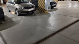 Тойота Руми - автоматическое открывание раздвижных дверей.