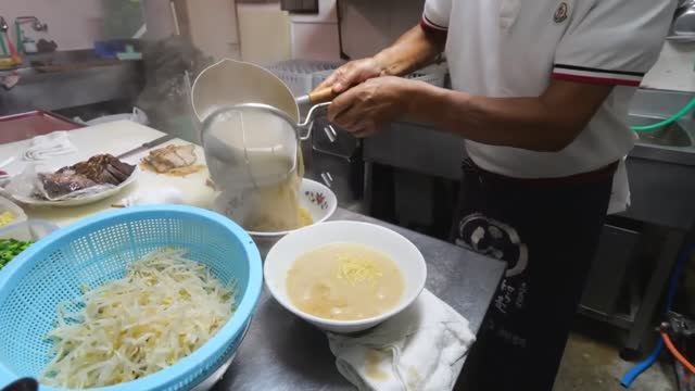 72 летний шеф-повар готовит лучший рамен в Японии. смотреть онлайн
