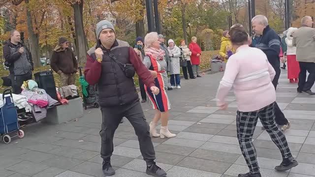 ОБЛОМАЛ НЕМАЛО ВЕТОК, НАЛОМАЛ НЕМАЛО ДРОВ❤️ ТАНЦЫ❤️ ХАРЬКОВ 2025 смотреть онлайн