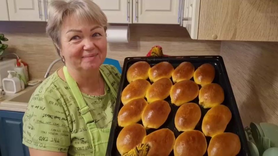 ЛЁШИК ОПУСТИЛ КАРТОШКУ В ПОДПОЛ, А У МЕНЯ ГОТОВЫ ПИРОЖКИ. смотреть онлайн