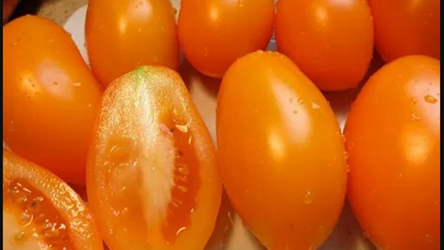 Томат БАНАН ОРАНЖЕВЫЙ - универсальный сорт, проверен временем! Выращиваю уже 5 лет! Оценка 5+! смотреть онлайн