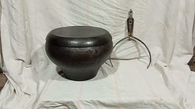 Чугунок чугунный на 12 литров+ Крышка -Сковорода Чугунная +Ухват кованый СССР смотреть онлайн