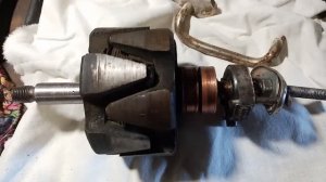 Снятие подшипника генератора ВАЗ. Самодельный съемник.