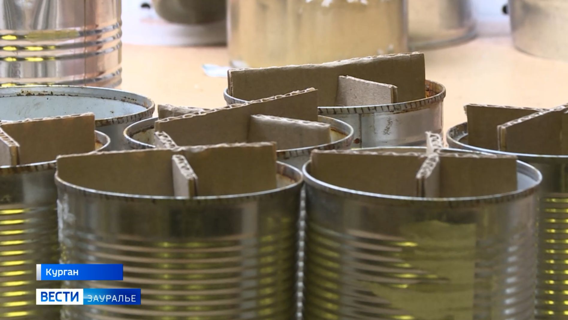 Изготавливают окопные свечи и печи для бойцов СВО смотреть онлайн