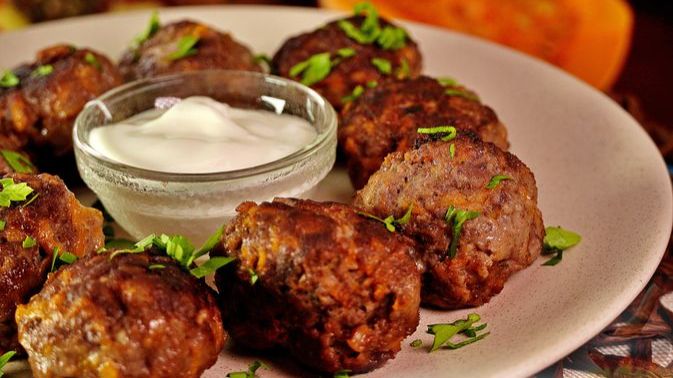 Кефтедес по-осеннему. ГРЕЧЕСКИЕ МЯСНЫЕ ТЕФТЕЛИ С ТЫКВОЙ смотреть онлайн