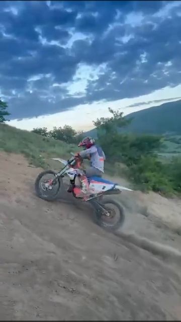 2025_05_08_22_42_IMG_1099 смотреть онлайн