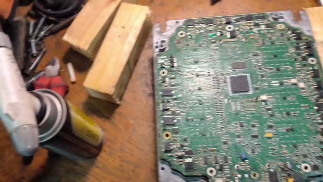 Ремонт блока управления двигателем SCANIA 6. EMD1 S8