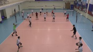 Детский волейбол. Тренировка. Упражнение в паре с мячами