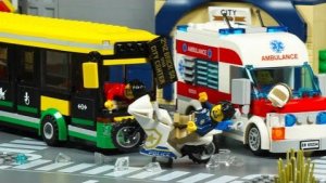 Авария мотоцикла с маршрутным автобусом Lego City